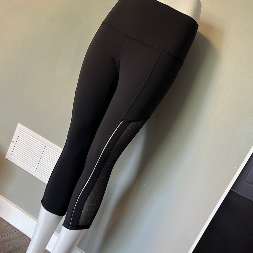 Lululemon Black Cropped Leggings with Mesh Detail size 6